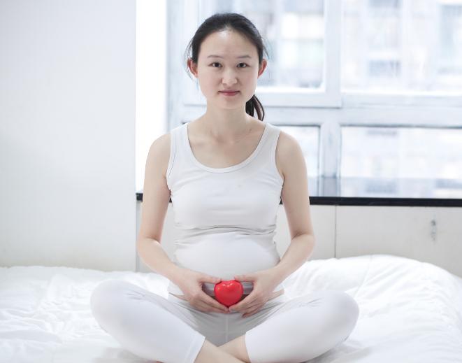 产妇的艰辛生产过程让人心疼,产妇艰辛的自然分娩经历