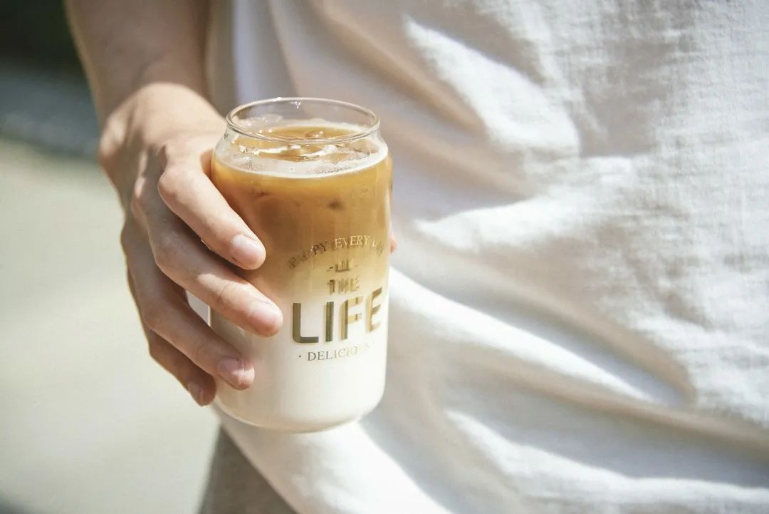 luckincoffee瑞幸咖啡生椰拿铁,复刻瑞幸生椰丝绒拿铁