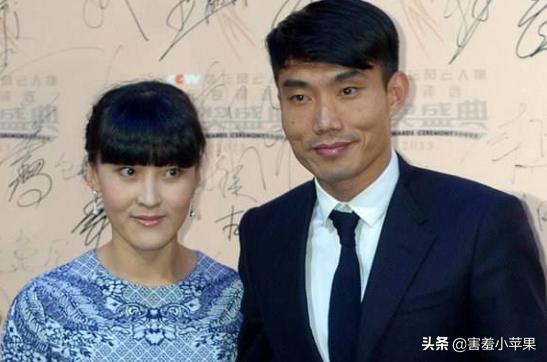 中国男足太太团完整版,中国男足出征带太太团