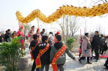马郢搭建城乡互助桥梁,雏鹰活跃村晚放飞梦想