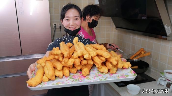 炸油条必须要泡打粉和小苏打粉吗,炸油条一斤面给多少水给一个鸡蛋