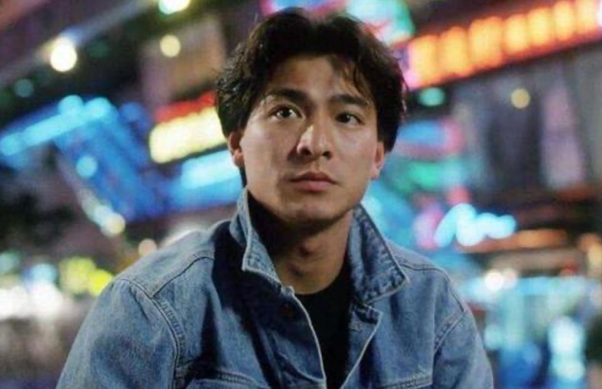 14年过去了，那个为追星致父亲跳海自杀的杨丽娟，现状如何？