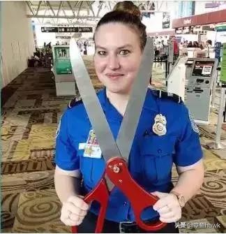 机场安检奇怪的行李,机场安检看到行李箱的奇怪东西