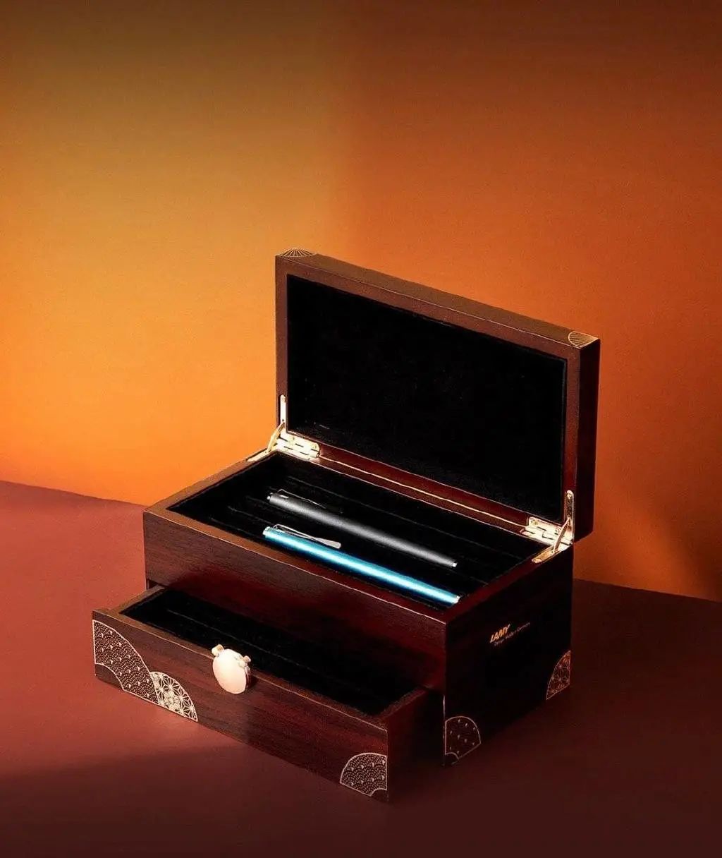 凌美钢笔一个系列包装不同为什么,凌美磨砂黑钢笔包装