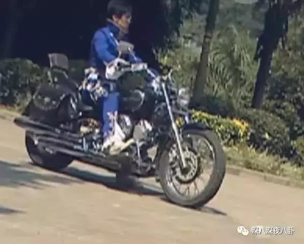 因为“雨女无瓜”这个梗，萧敬腾也被带上了热搜，