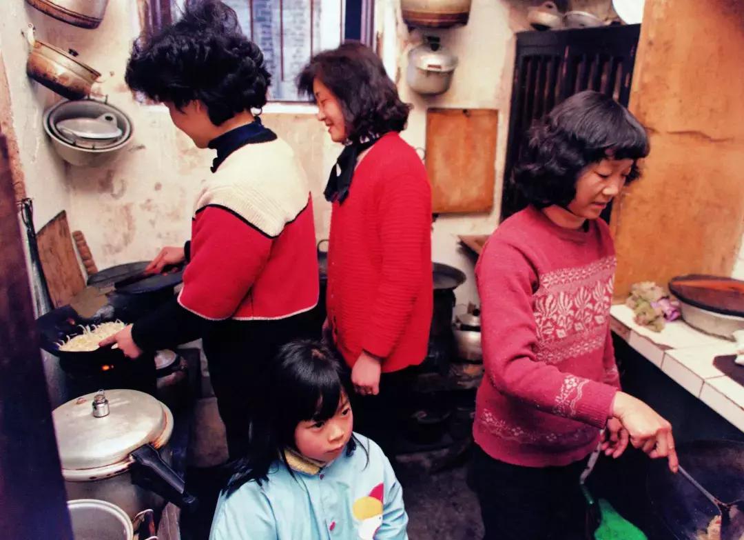 70张照片合集视频,70年衣食住行对比图