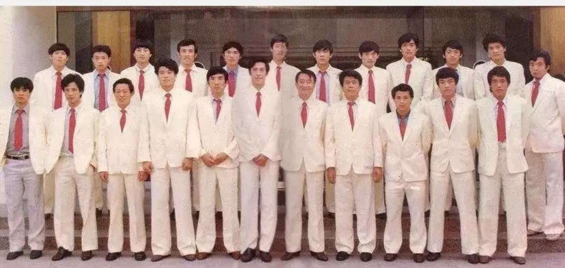 二十年前国足对西亚球队成绩,2001国足12强赛最后一场比赛