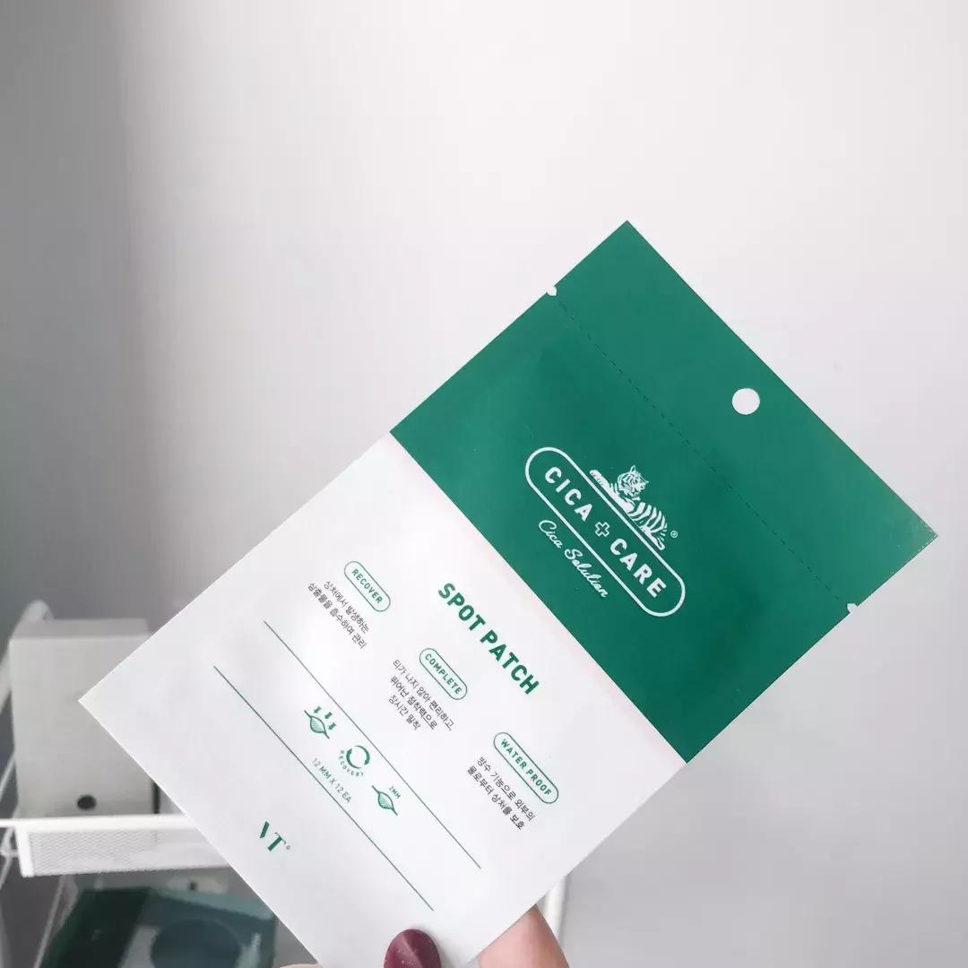 皮肤泛红脱皮长痘用什么护肤品好,18岁脸上长痘的少女用什么护肤品