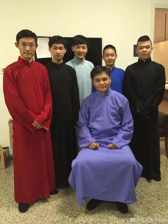 谨言慎行与言行的关系,德云社的规矩和教养藏在细节