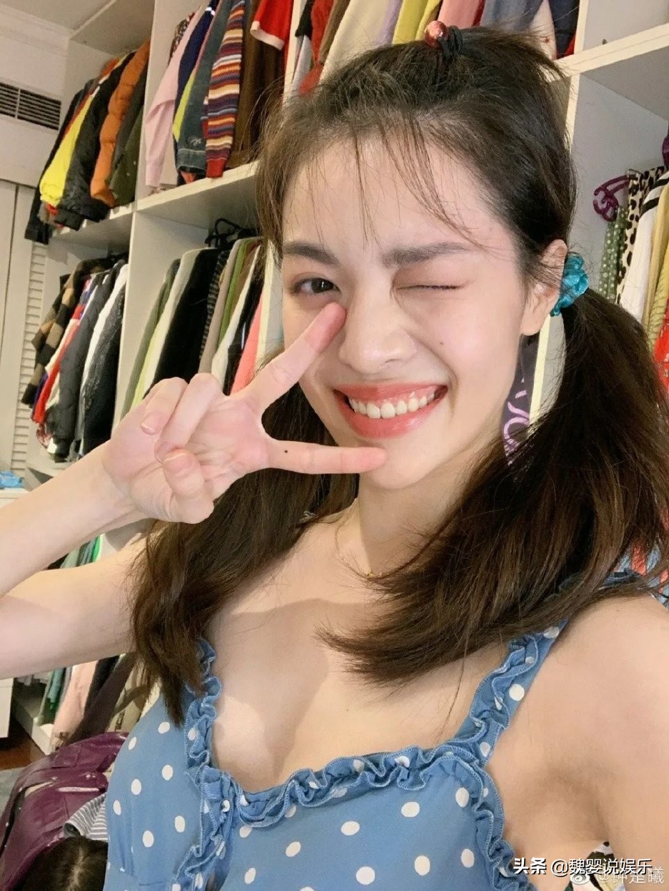 讲真的｜戚薇钟楚曦跳槽做美妆博主，你看谁更行？