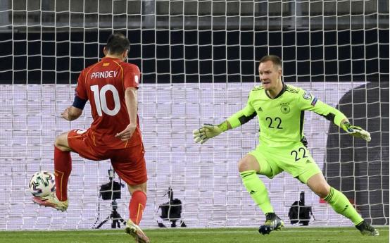 德国队开愚人节大玩笑！潘德夫梦回2010，还意外送上巨星名单