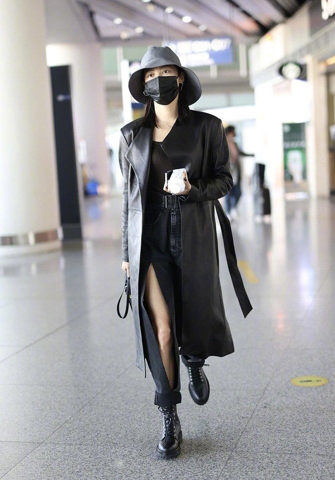 辛芷蕾大衣皮裤穿搭,辛芷蕾连体裤穿搭