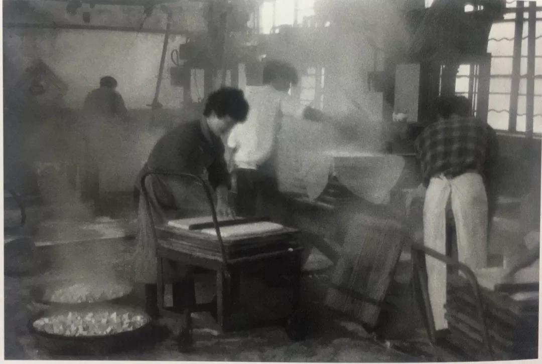 蛎壳店、豆腐店、柴爿馄饨担……这些消失的老松江店铺摊头，你还记得多少?