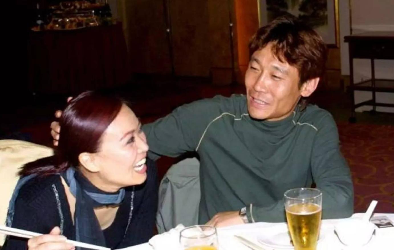 璁╅偅鑻辩敇鎷滀笅椋庣殑濂充汉,閭ｈ嫳鐖变簡10骞寸殑楂樺嘲濡備粖鎬庢牱