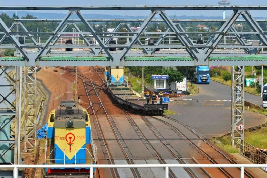 距海南20km有片处女地，比台湾风情比三亚便宜，路过都错过了