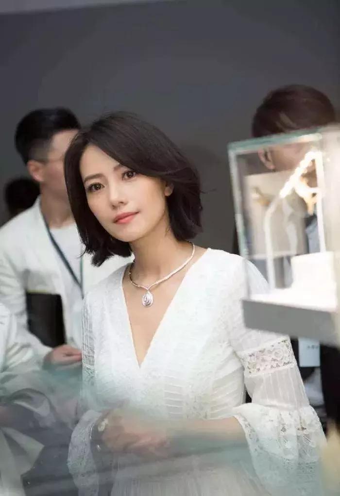 发朋友圈的女人高情商,高级的女人朋友圈应该发什么