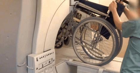 危险危险危险，去医院看病却吃了一记致命「电磁炮」？