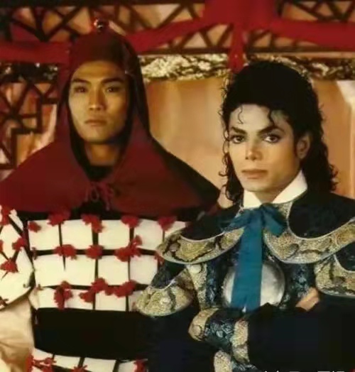 中山迈克尔杰克逊,迈克尔杰克逊跟中山老太太合影