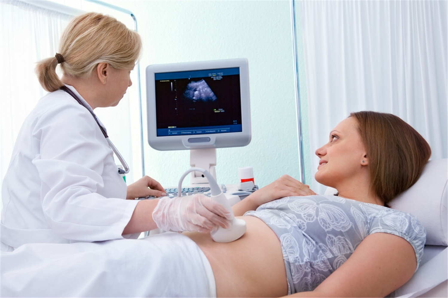 孕早中晚产检侧重点不同，哪些需要特别关注？即便没钱也不能缺席