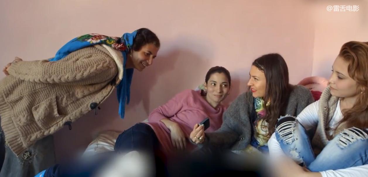 东欧小国奇葩风俗：女孩精心打扮任人挑选，7万块就能娶回家