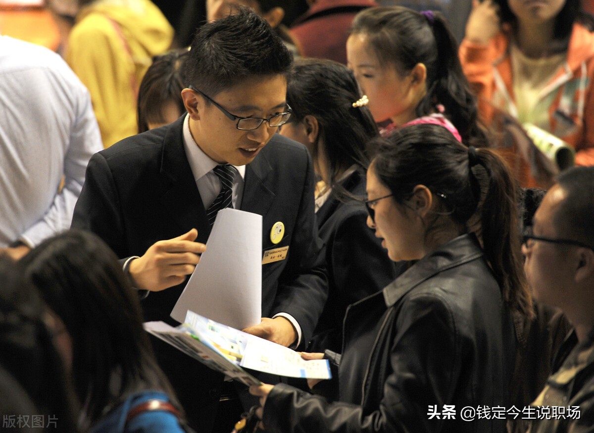 考乡镇公务员报考哪个职位比较好,考公务员选县里的还是市里的