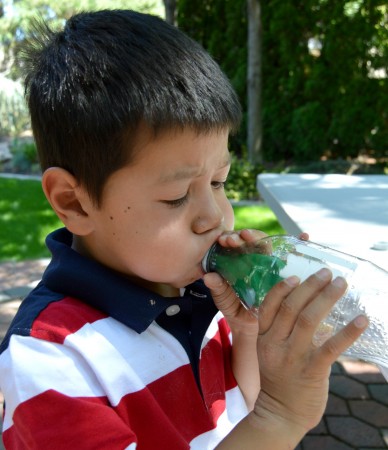 怎么用瓶子和气球做出好玩的玩具,瓶子吹气球小实验玩法