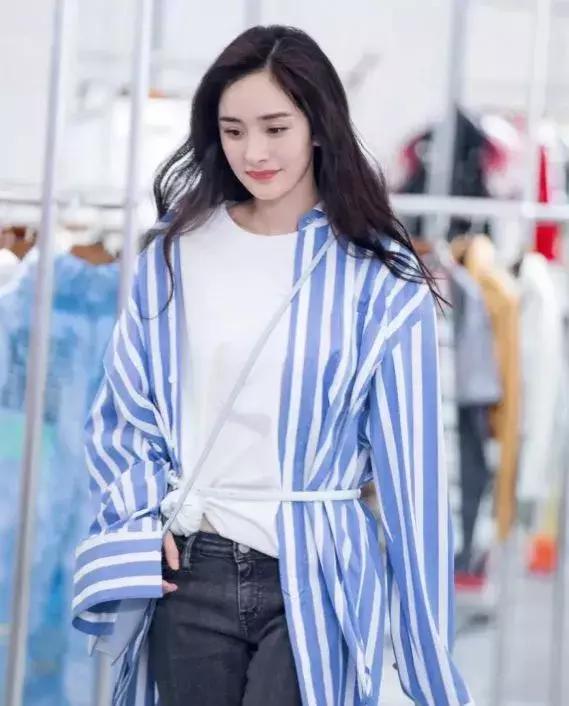 一件衬衫的六种穿搭,1件白衬衫怎么穿出5种风格