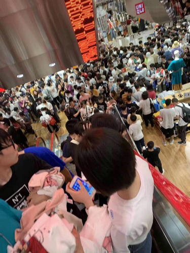 kaws联名大抢购,优衣库kaws联名遭疯抢