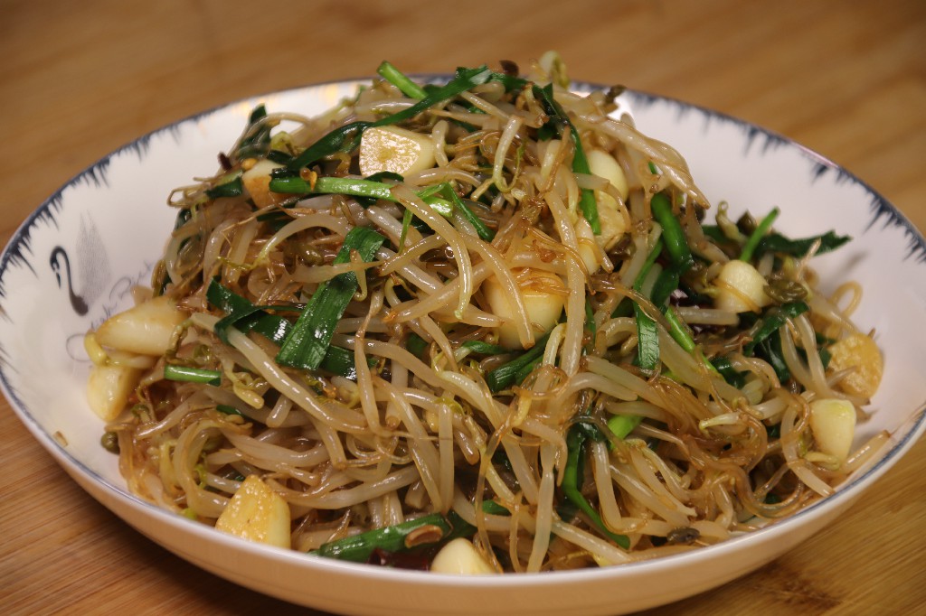 为什么炒粉丝会湿哒哒的,为什么炒粉丝会粘在一起