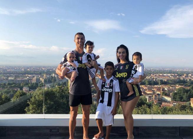 c罗乔治娜22岁,c罗乔治安娜身材