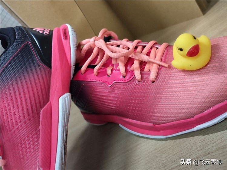 羽毛球鞋入门级测评,中羽飞云零狼手感