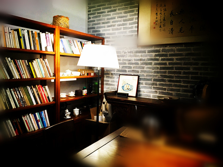 读书品茶香听雨悟人生,闲时看看书品茶是人生最大的享受