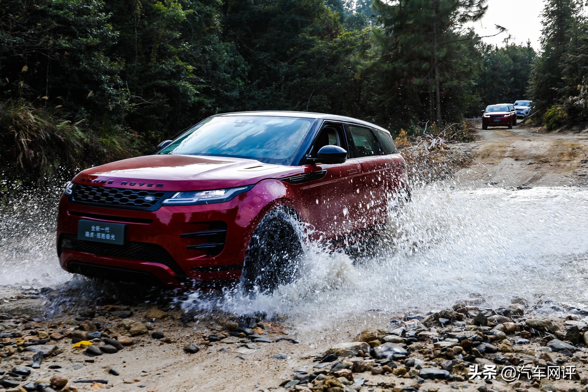 全新一代路虎揽胜极光国内试驾,新款路虎揽胜极光对比试驾