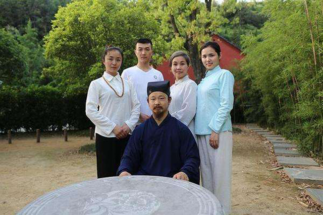 4米高墙一跃而上！陈师行再现轻功绝学，不同于闫芳雷公之流