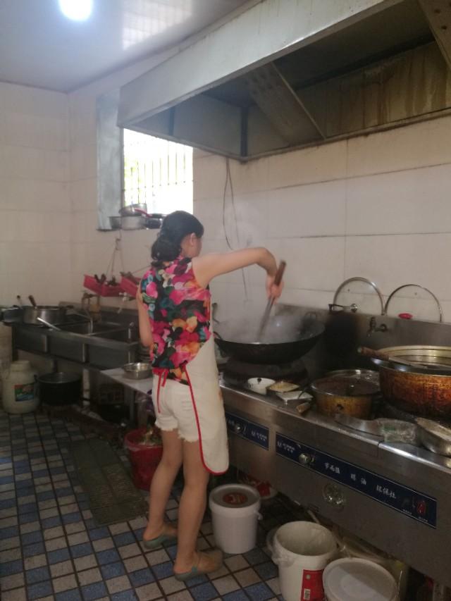 青城山农家乐介绍范文,青城山镇药王山下农家乐的故事