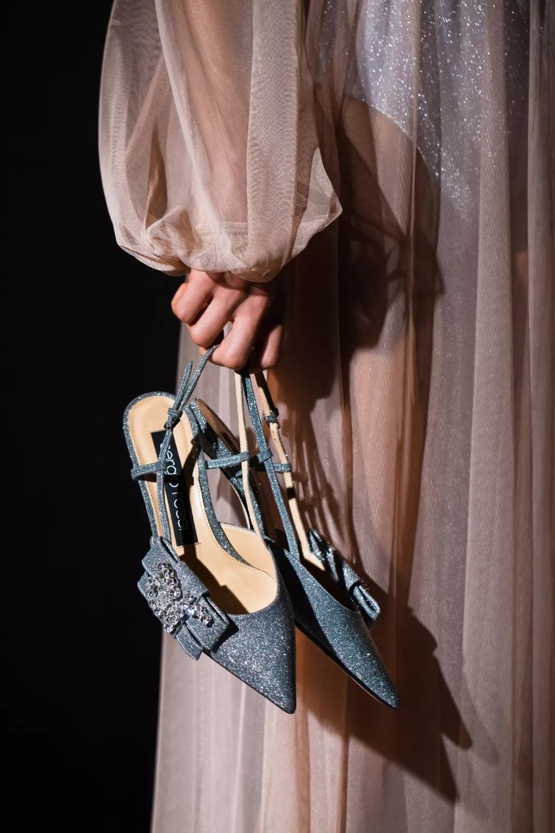 圣诞新年搞事情！Gucci豪得金光灿灿熊和狮子要抢LV吉祥物的地位