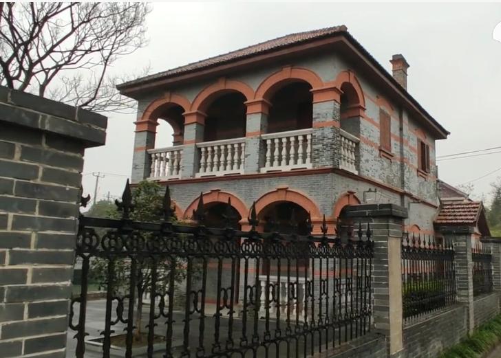 昆山城郊百年侨乡，红砖洋房异域风情，遗憾却被称为“强盗村”