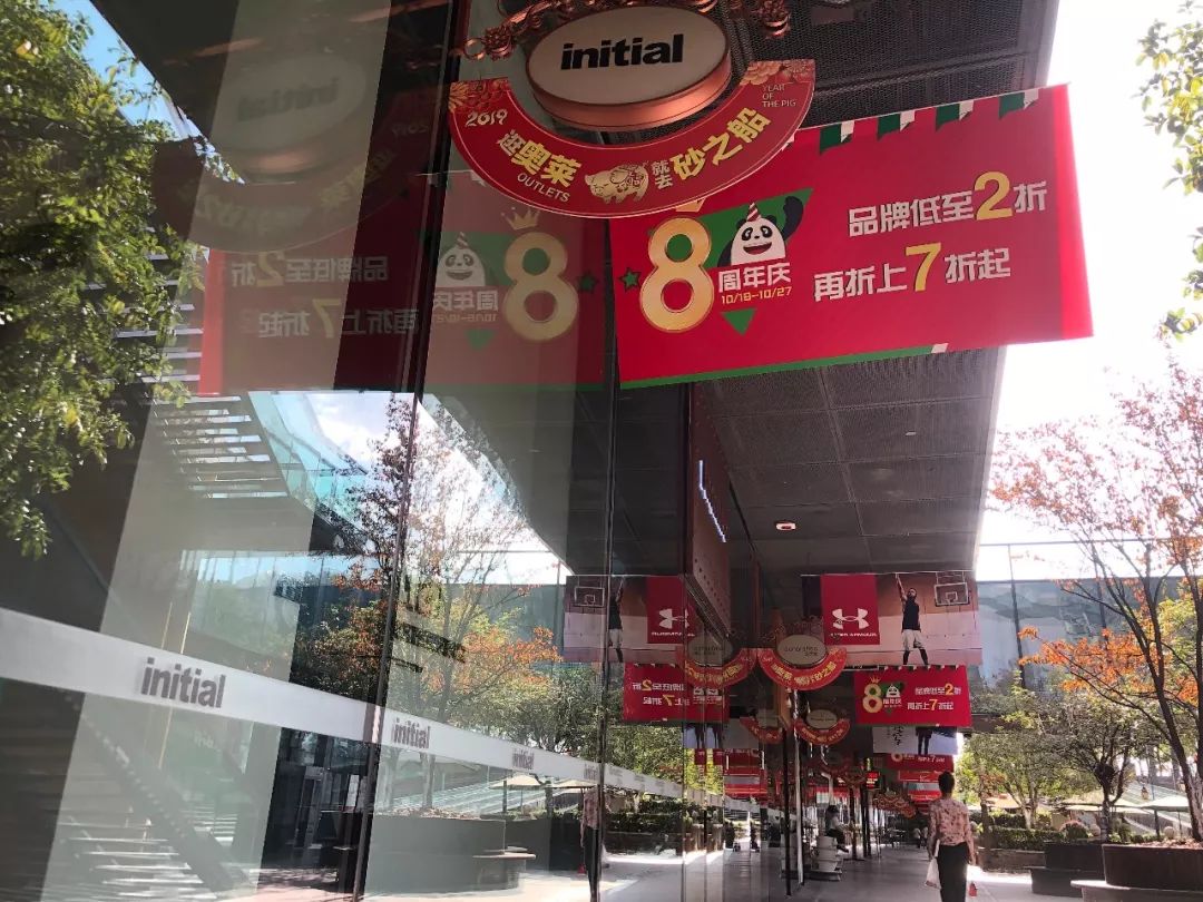 身上穿了假的耐克,年轻人都穿的耐克阿迪是不是真的