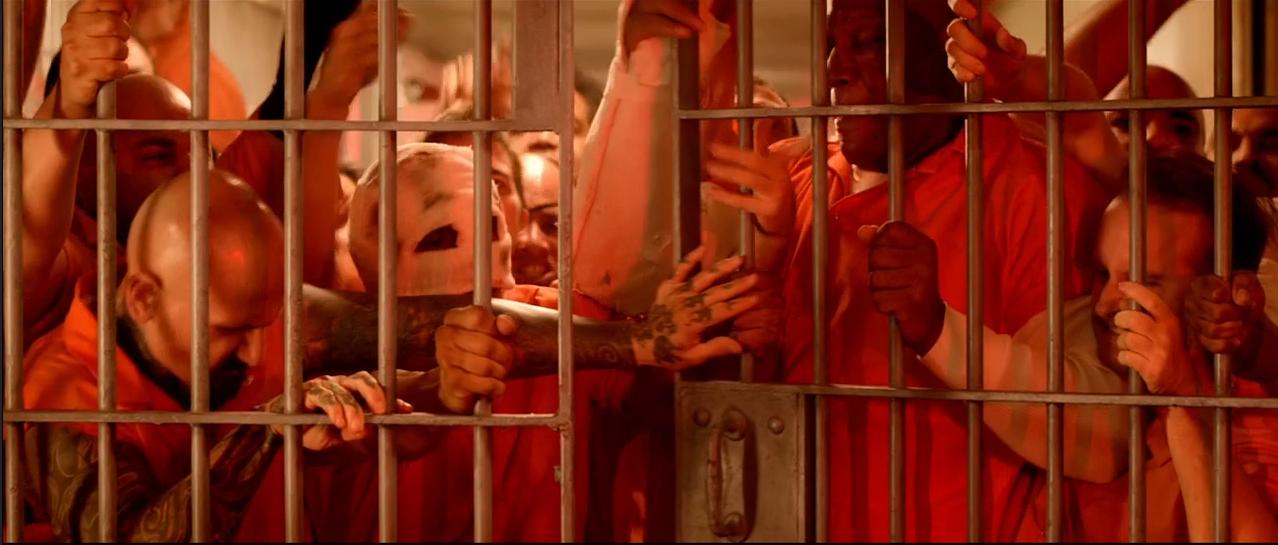 《人体蜈蚣系列》:从全彩到黑白默片重口味背后的荒诞剧情