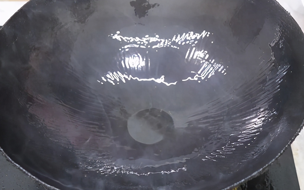 红烧鲫鱼煎鱼需要蘸面粉吗,红烧鲫鱼必须要煎鱼吗