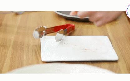 吴昕现身薇娅直播间，一边跳舞一边吃，3分种爆卖6400枚蛋黄酥