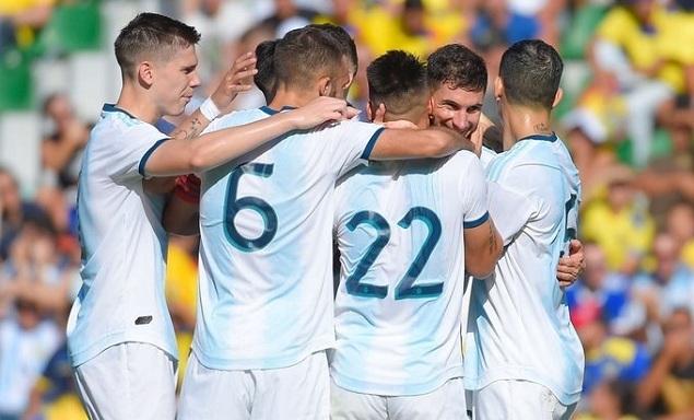 足球二人局部进攻战术训练图,足球菊花阵比赛视频