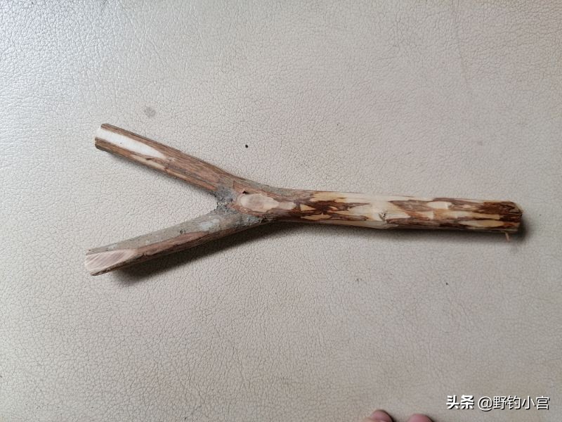 钓鱼怎么用鱼竿支架最好,鱼竿支架怎么用最好用