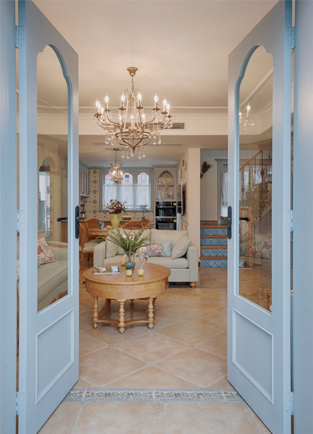 阳台平开门和推拉门哪个好,阳台不装推拉门可以用窗帘吗