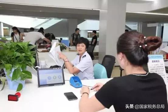这一年，办税窗口：看得见的努力感受得到的便利