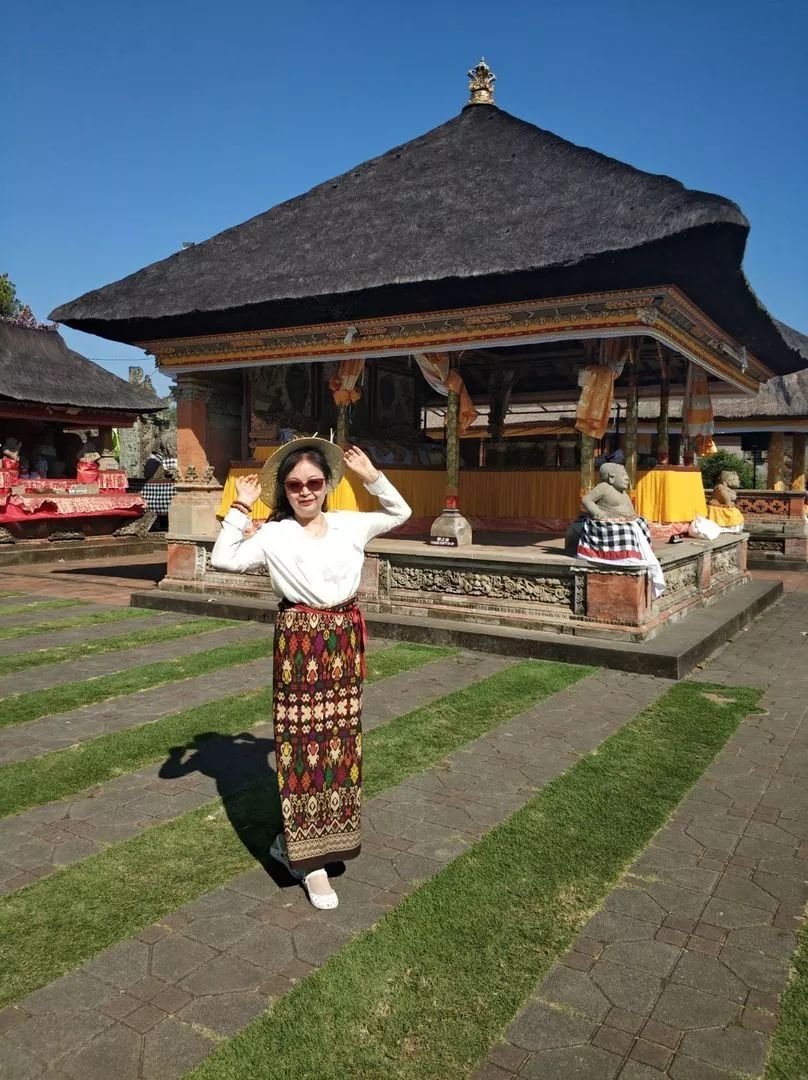 大妈旅游照专用动作,中国大妈外出旅游标准动作