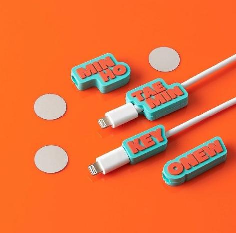 SM公司又出周边，赚钱就不忘fx，威神v不配拥有姓名？