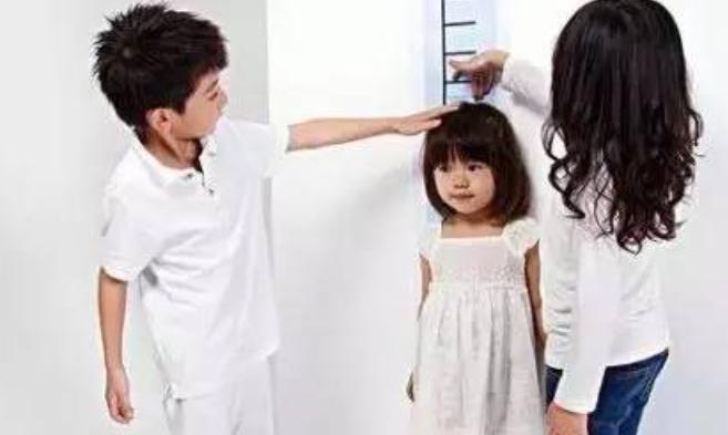 宝宝比同龄孩子矮是什么原因,孩子个头比同龄孩子矮怎么办