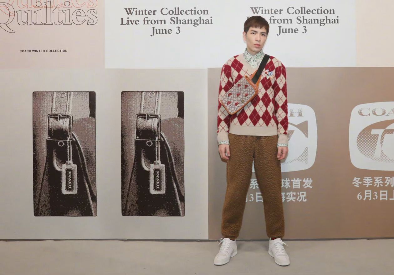 coach大秀杨紫和小男孩合影,coach新款杨紫