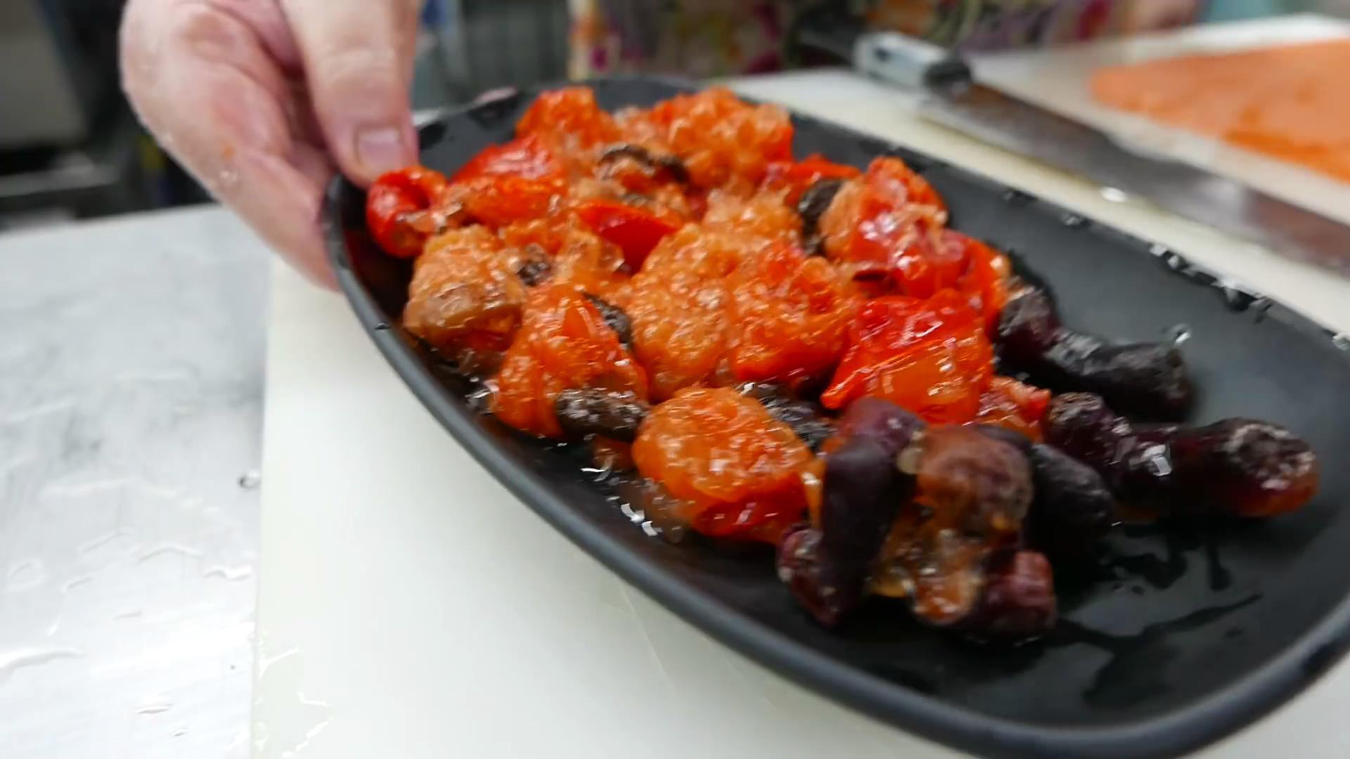 韩国人吃爆辣海鲜生吃八爪鱼,这种海鲜很美味为什么却无人问津